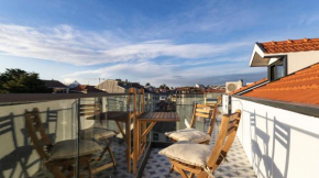 New 3BR w Rooftop & Balcony Views by LovelyStay